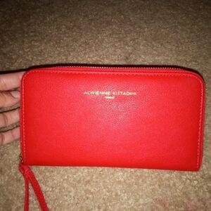 NWOT ADRIENNE VITTADINI CHARGING WALLET/ CLUTCH.